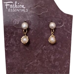 🌼🌼Fashion Essentials Caged Faux Pearl earrings. NWOT🌼🌼